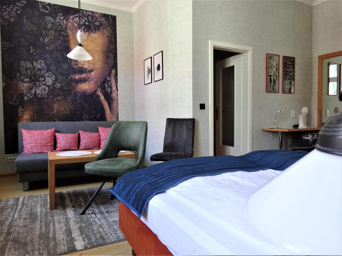 Hotel Pension Zur Faehrbruecke Stralsund Exterior photo